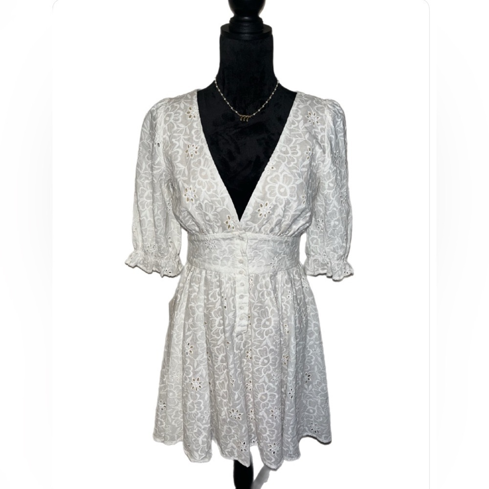 re:named White Floral Lace Mini Dress- Small